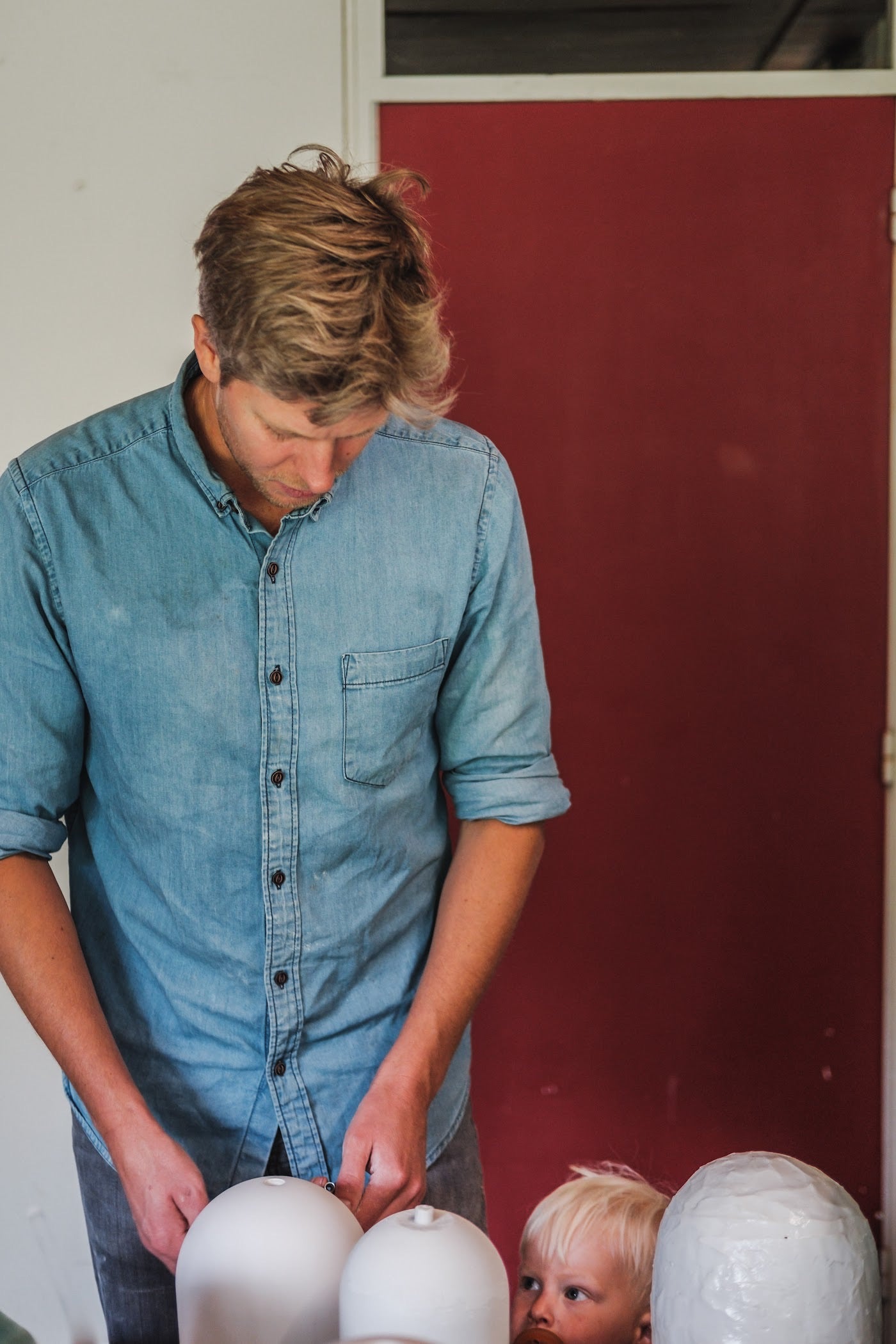 De maker in het atelier